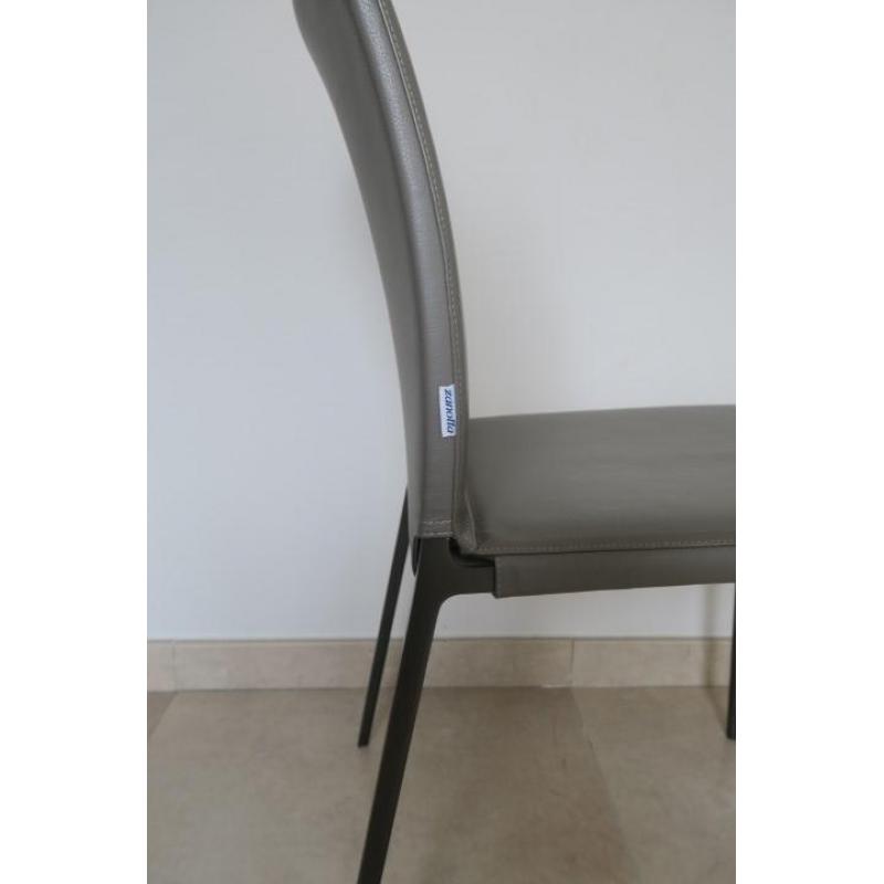 8 Lia stoelen Zanotta - by Roberto Barbieri