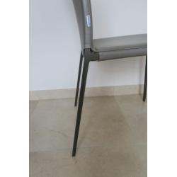8 Lia stoelen Zanotta - by Roberto Barbieri