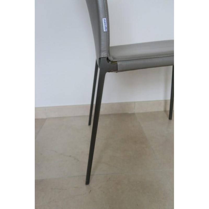 8 Lia stoelen Zanotta - by Roberto Barbieri