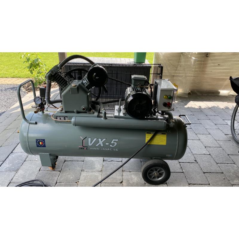 Compressor 12,5 Bar 'zeer stil professioneel'.