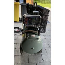 Compressor 12,5 Bar 'zeer stil professioneel'.