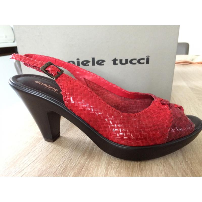 Nieuwe stijlvolle Italiaanse damesschoenen maat 40