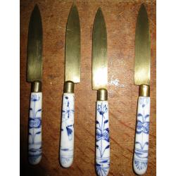 4 antieke botermessen in messing en porselein