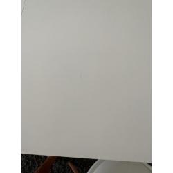 tafel uitschuifbaar en 8 stoelen