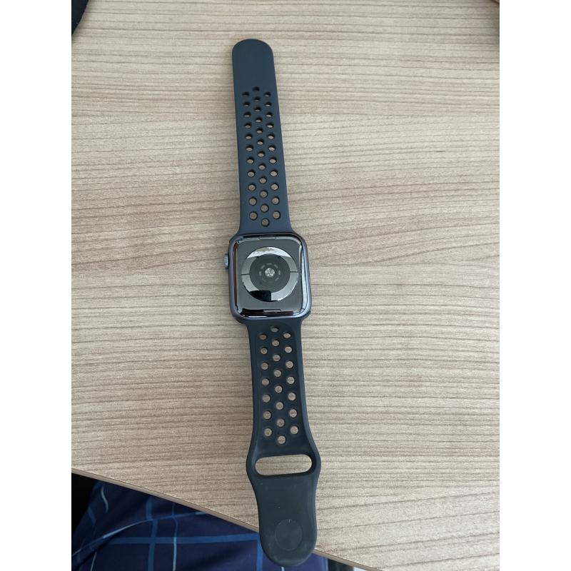 Apple Watch Nike 5 GPS 44 mm