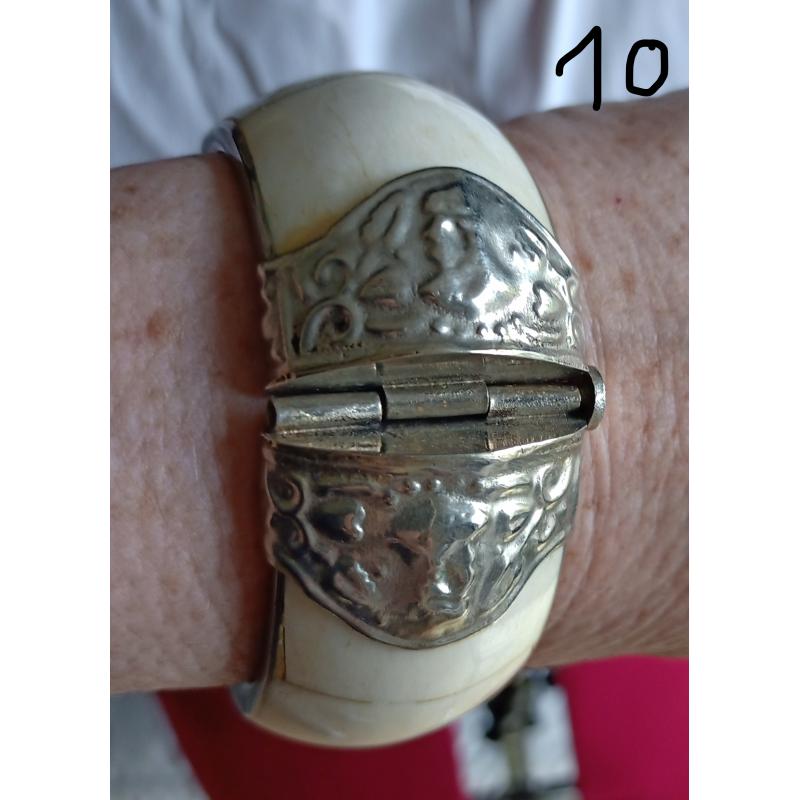 Fantasie armbanden en ringen te koop.