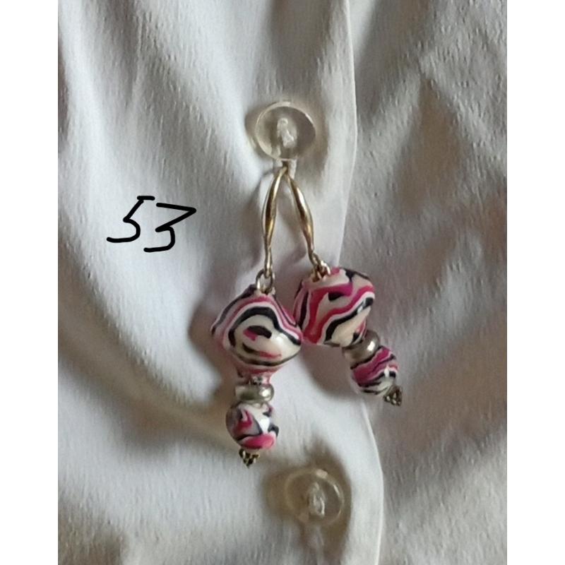 Fantasie armbanden en ringen te koop.