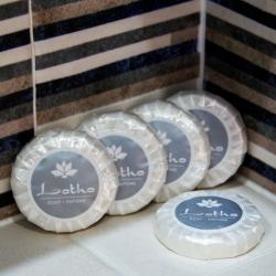 200 stuks Handige reis shampoo/douchegel flesjes en zeepjes Lotus & Limone