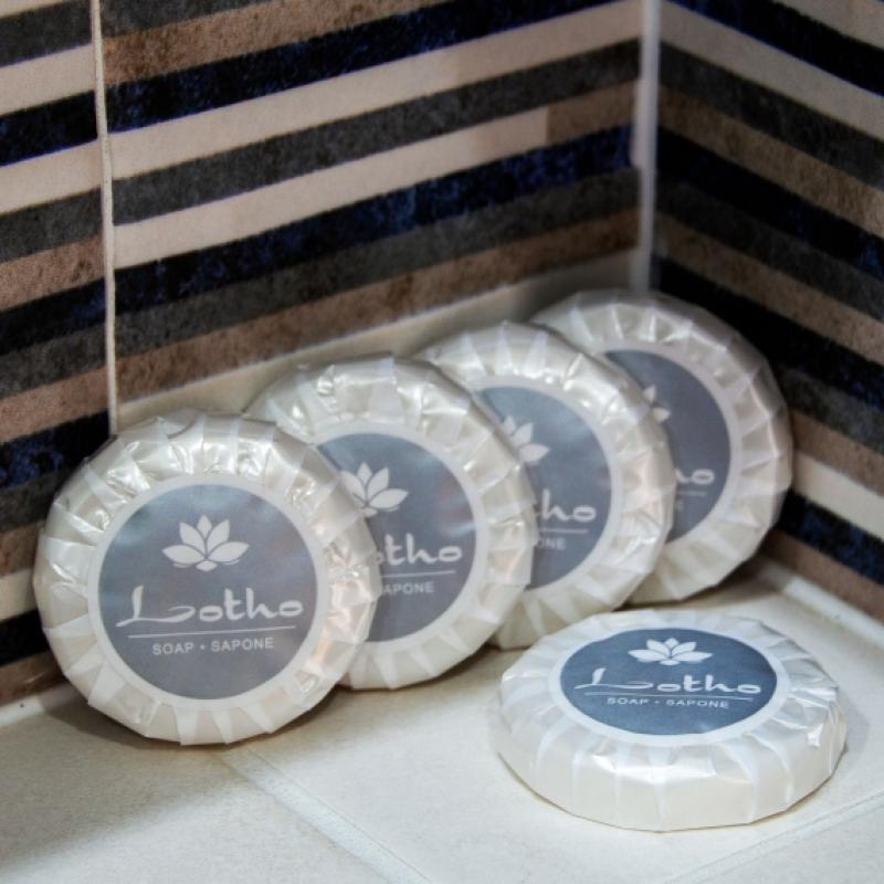 200 stuks Handige reis shampoo/douchegel flesjes en zeepjes Lotus & Limone