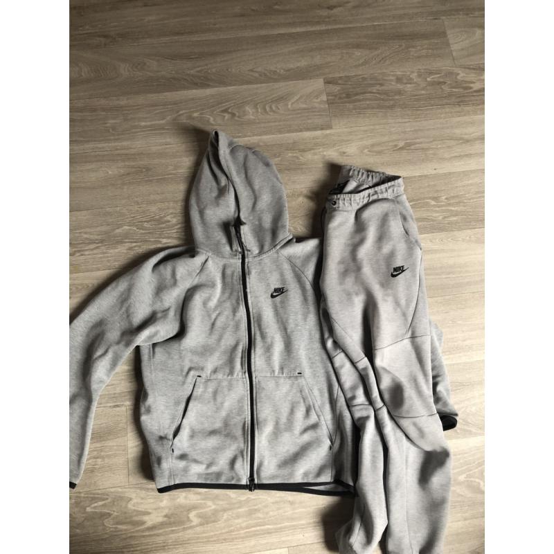 Nike tech fleece 2019