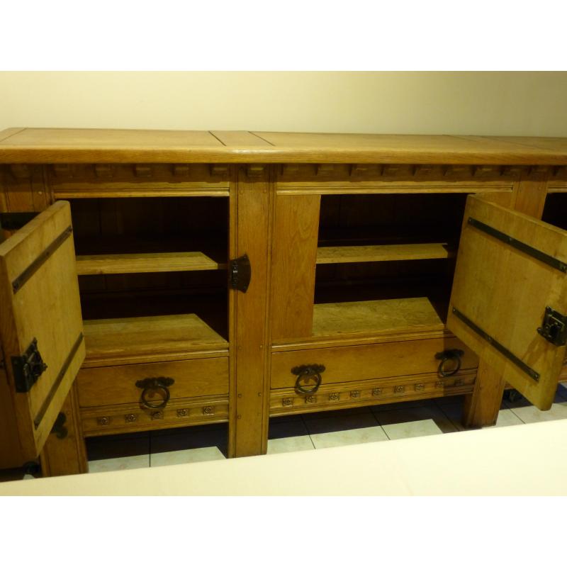 Dressoir massief eiken met mooi houtsnijwerk