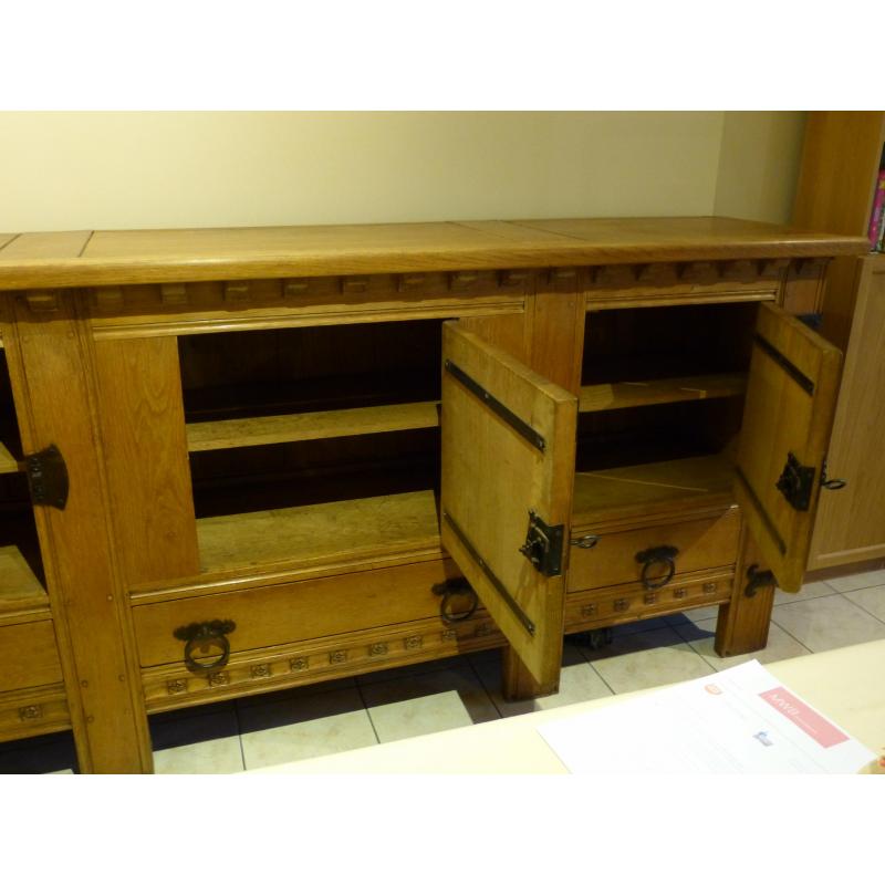 Dressoir massief eiken met mooi houtsnijwerk