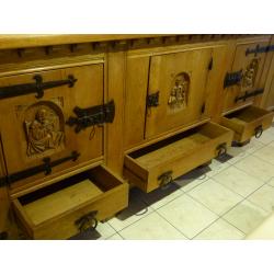 Dressoir massief eiken met mooi houtsnijwerk