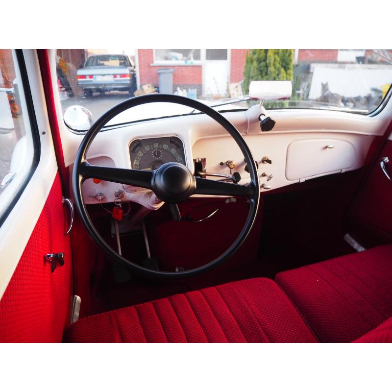 oldtimer citroen traction avant 6 cilinder 1952
