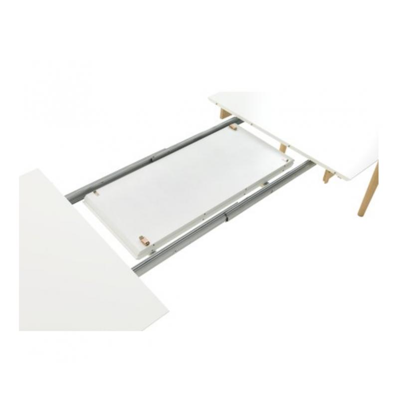 8 stoelen met uitschuifbare ovaal tafel