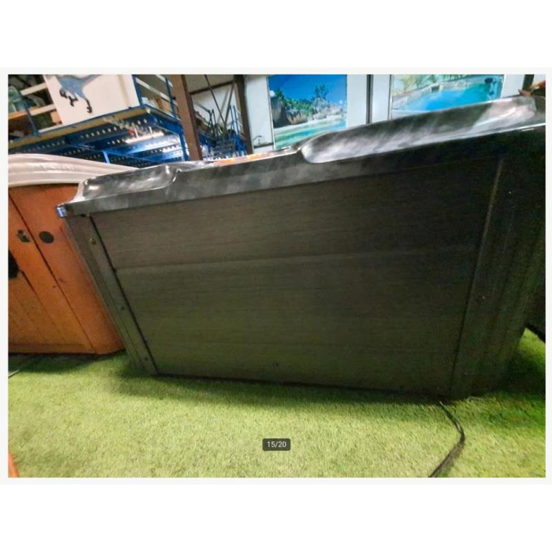 ‼️ 3 persoons jacuzzi NIEUWSTAAT NIEUWSTE MODEL BALBOA