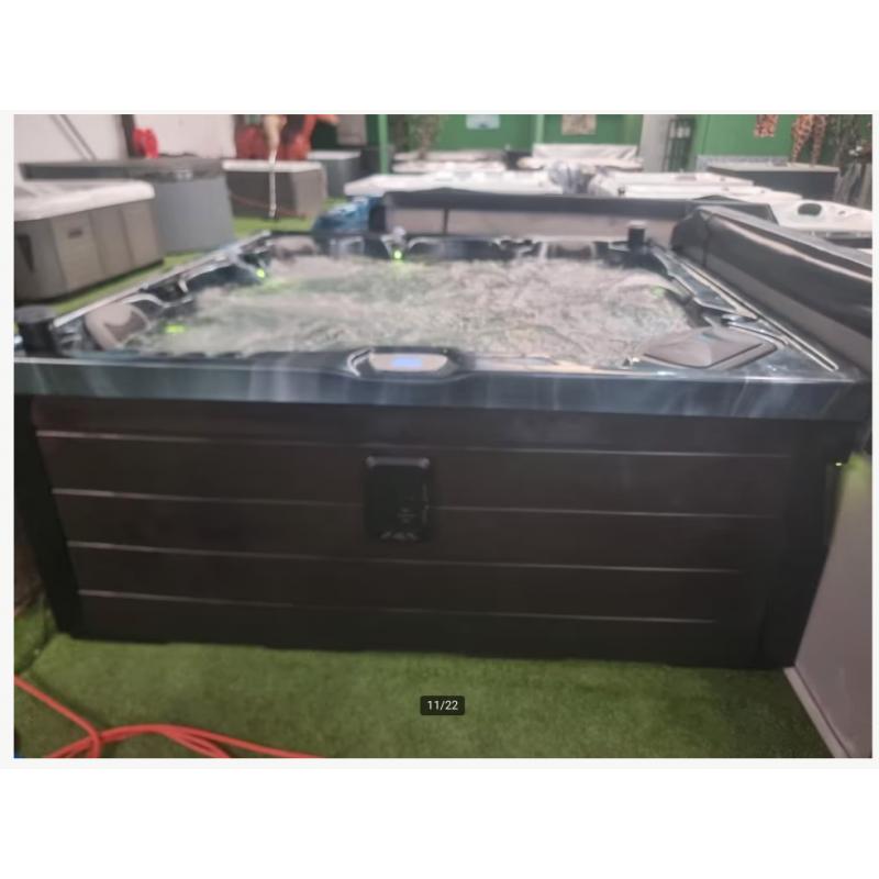 nieuwste model BALBOA!! 2 ligplaatsen luxer is er niet