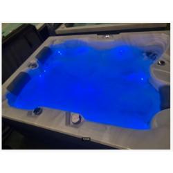 Amerikaanse spa ‼️Infinitas spa‼️prachtige 3 pers jacuzzi ‼️