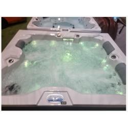 Amerikaanse spa ‼️Infinitas spa‼️prachtige 3 pers jacuzzi ‼️