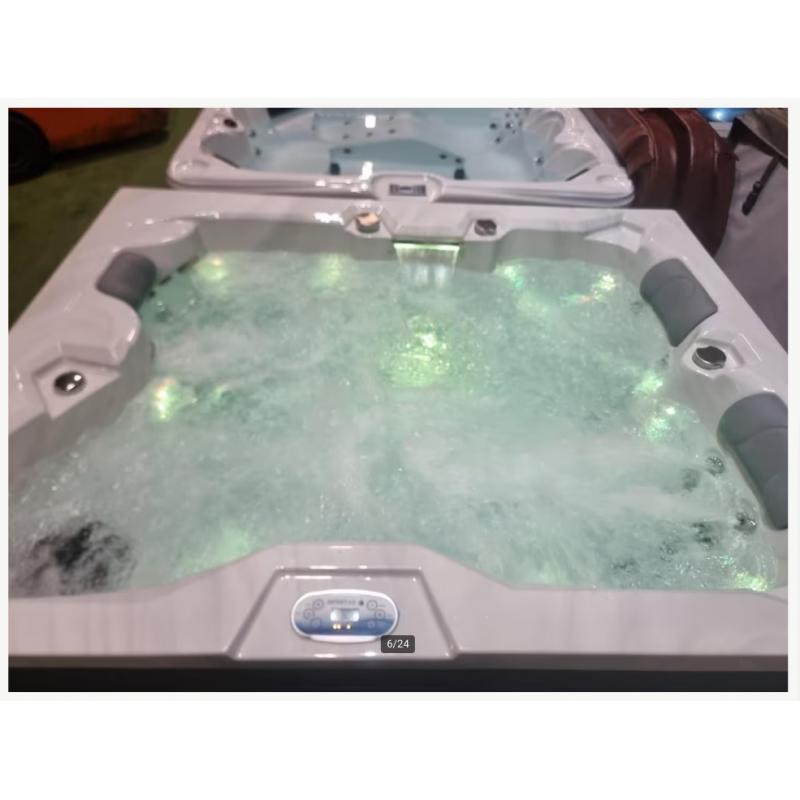 Amerikaanse spa ‼️Infinitas spa‼️prachtige 3 pers jacuzzi ‼️