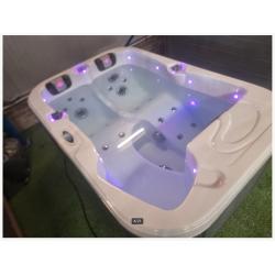 Prachtige 3 pers‼️balboa spa ALTIJD OVERDEKT GESTAAN
