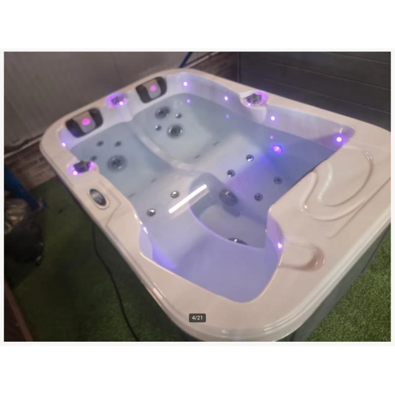 Prachtige 3 pers‼️balboa spa ALTIJD OVERDEKT GESTAAN