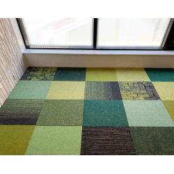 Groene tapijttegels Heuga 580 Avocado van Interface