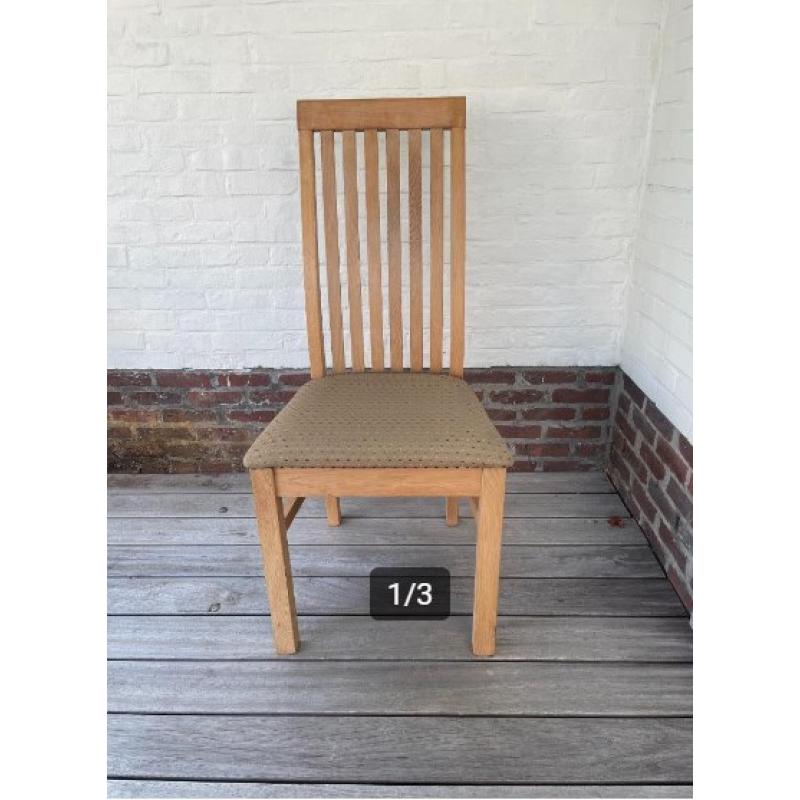 Tafel met 3 stoelen