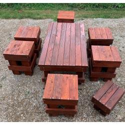 Voor in tuin 6 Krukjes, Tafel en bijzettafeltje