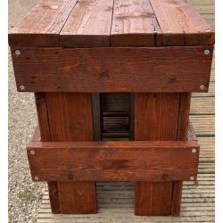 Voor in tuin 6 Krukjes, Tafel en bijzettafeltje