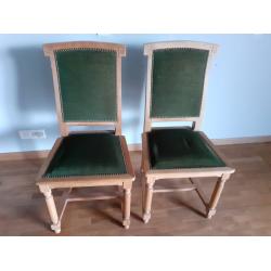 1 antieke  pronkstoel en 2 bijhorende stoelen