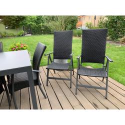 Terrastafel, stoelen en kussens
