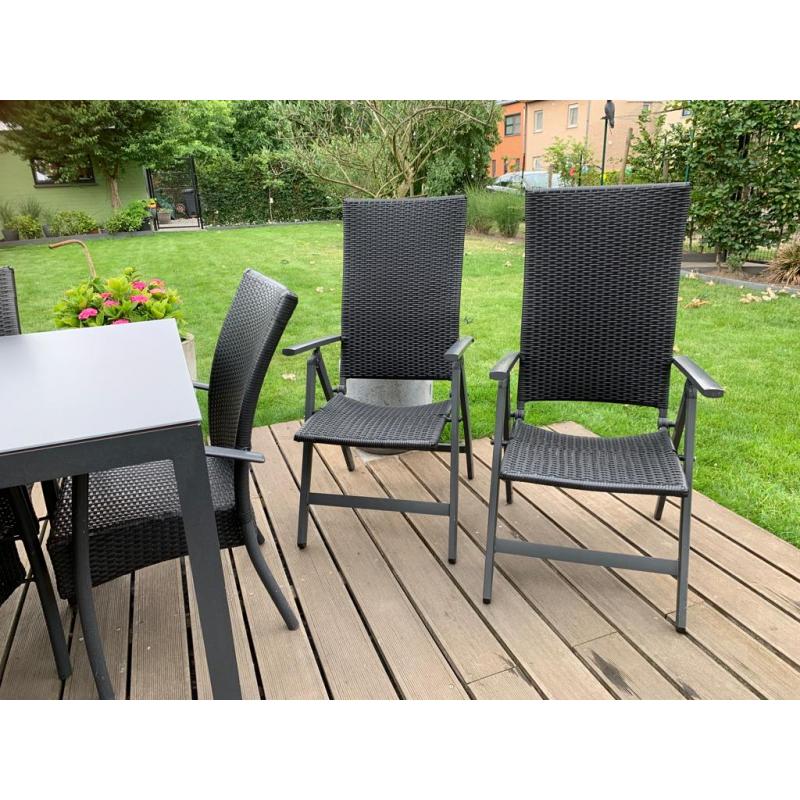 Terrastafel, stoelen en kussens