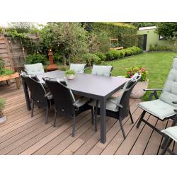 Terrastafel, stoelen en kussens