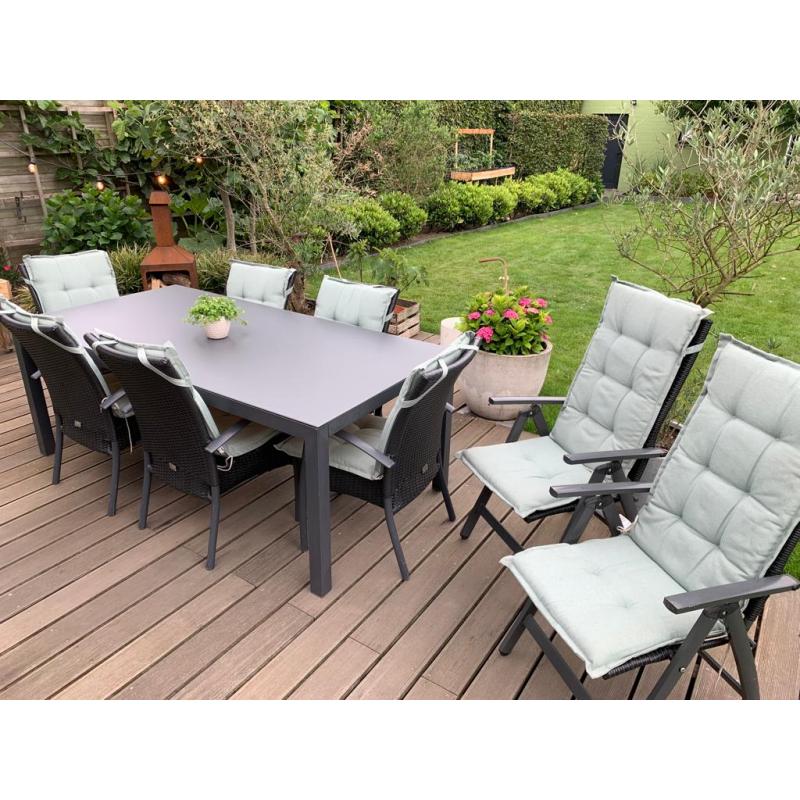 Terrastafel, stoelen en kussens