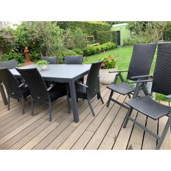 Terrastafel, stoelen en kussens