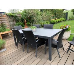 Terrastafel, stoelen en kussens