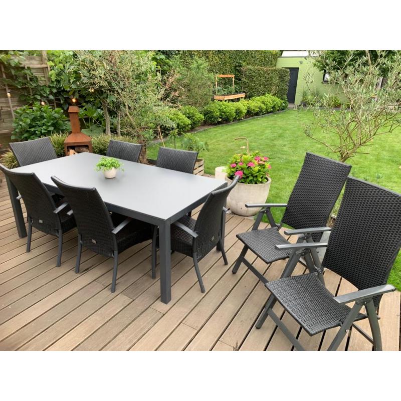 Terrastafel, stoelen en kussens