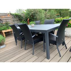 Terrastafel, stoelen en kussens