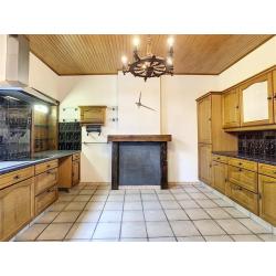 Ruime woning met dubbele garage en groot dakterras