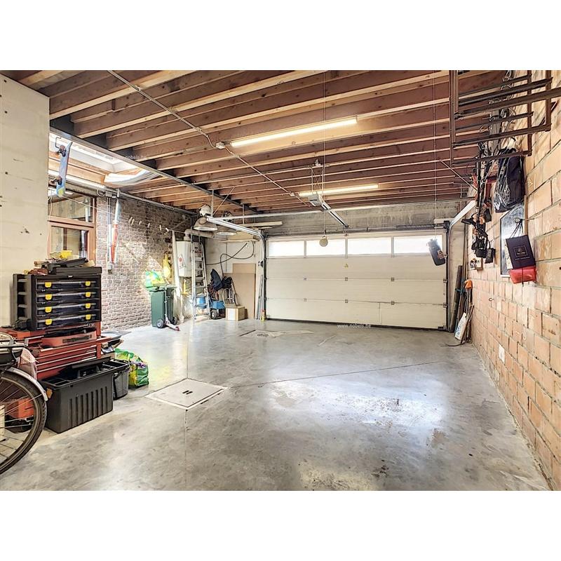 Ruime woning met dubbele garage en groot dakterras