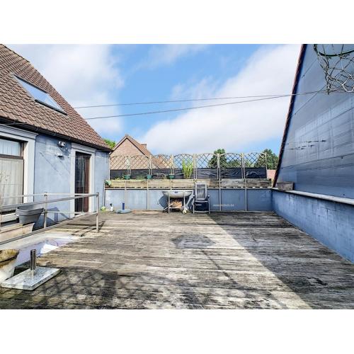 Ruime woning met dubbele garage en groot dakterras