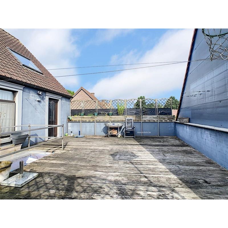 Ruime woning met dubbele garage en groot dakterras