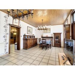 Ruime woning met dubbele garage en groot dakterras
