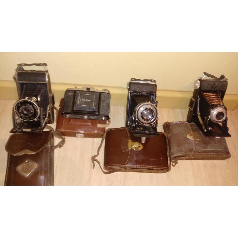 collectie oude fototoestellen in goede staat bewaard