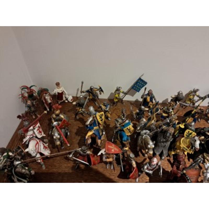 Grote unieke collectie Schleich ridders (> 130 stuks)   kasteel  .....