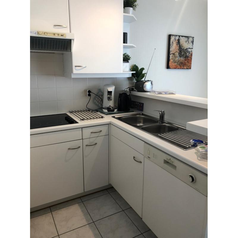 Nieuwpoort vakantie nieuw ingericht appartement met garage, dijk op 90m