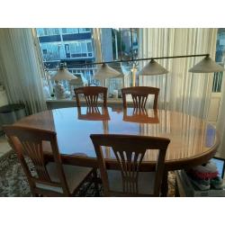 4 persoonseettafel naar Italiaans design
