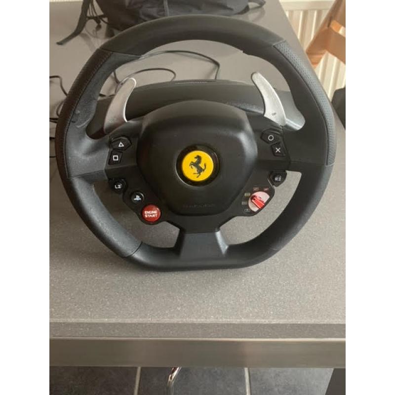 Trustmaster T80 Ferrari Racing Wheel   pedalen