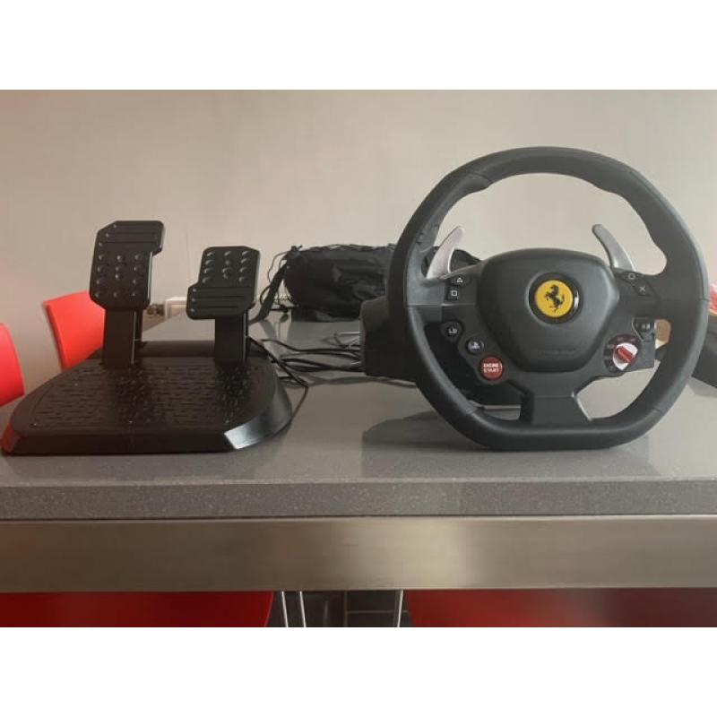 Trustmaster T80 Ferrari Racing Wheel   pedalen